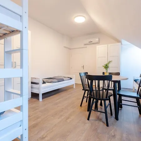 Apart-hostel Zero Ξενοδοχείο με διαμερίσματα 2*